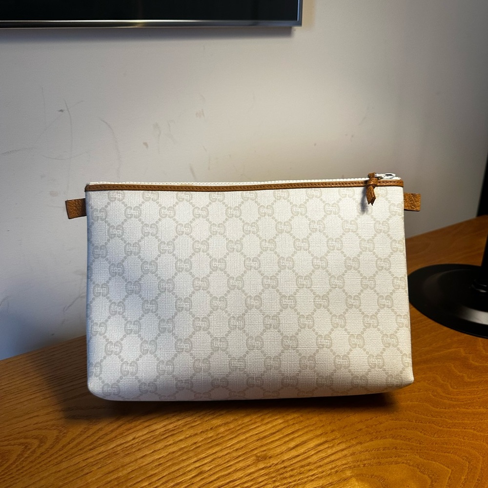 Gucci Plus White Coated Canvas Clutch - Picture 4 of 12
